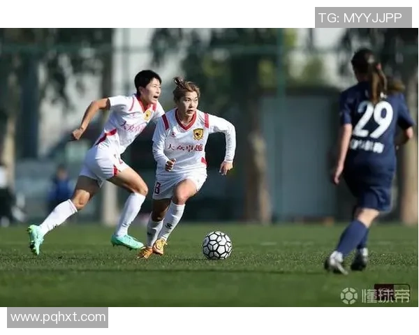 中超陕西女足球星：她们如何在赛场上展现卓越风采与实力