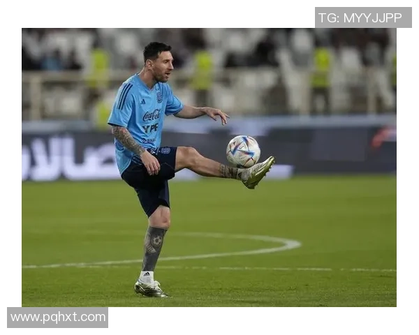 喜欢穿白色足球鞋的球星们展现场上独特风采与个人魅力 喜欢穿白色足球鞋的球星们展现场上独特风采与个人魅力