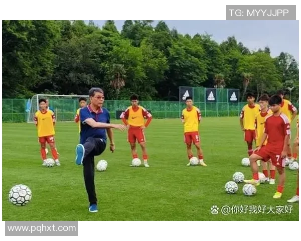 根宝足球基地两位小球星展现天赋 向未来职业生涯迈进