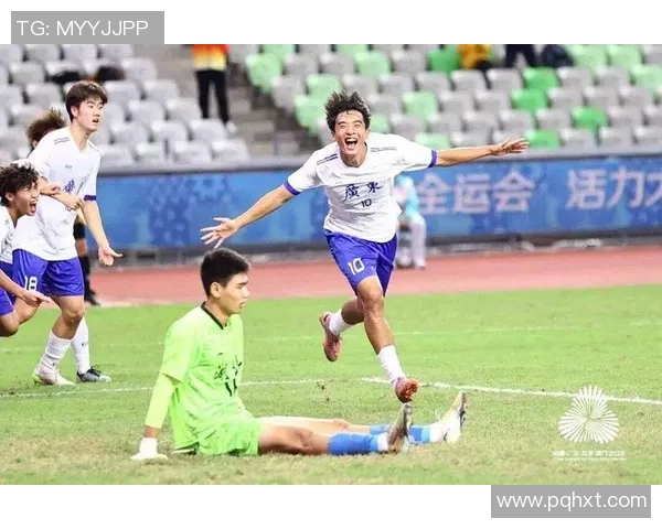 被多次当成足球踢的球星背后故事揭示他与足球的缘分